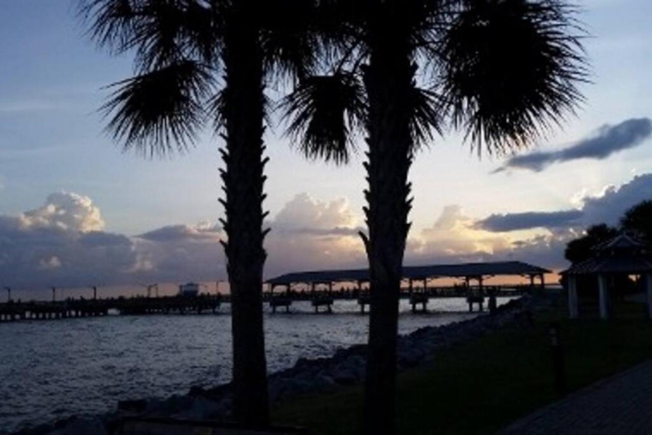 T15 Downstairs Beachy Quiet King Bed Villa St. Simons Island ภายนอก รูปภาพ